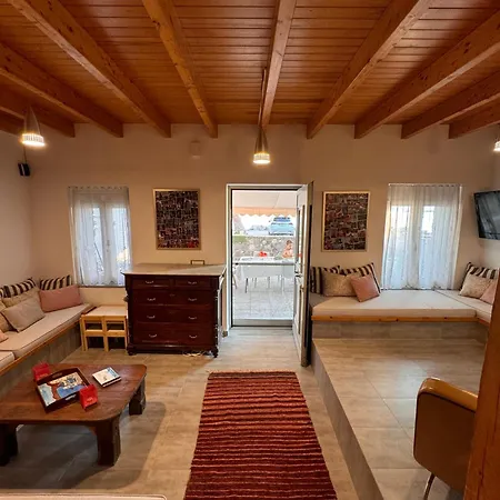 Ianos Maisonette *